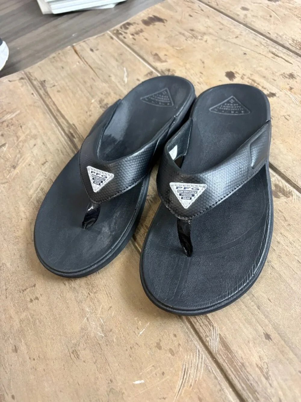 Columbia Women's black flip flops Sz 9.